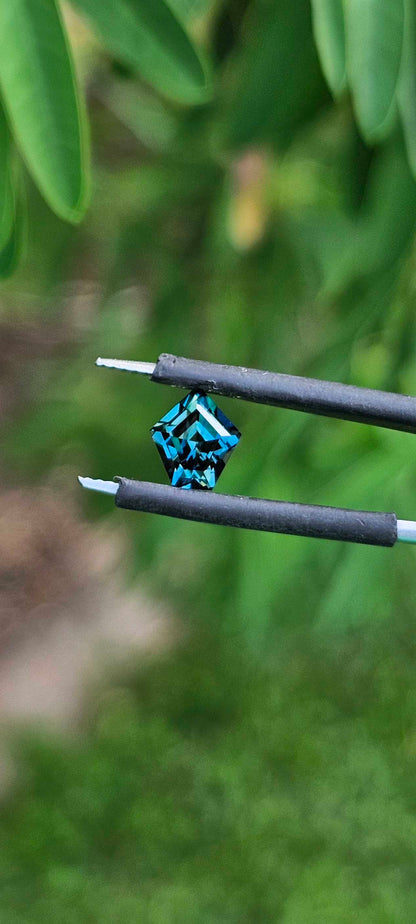 Pentagon cut sapphire - Evolution Gemstones