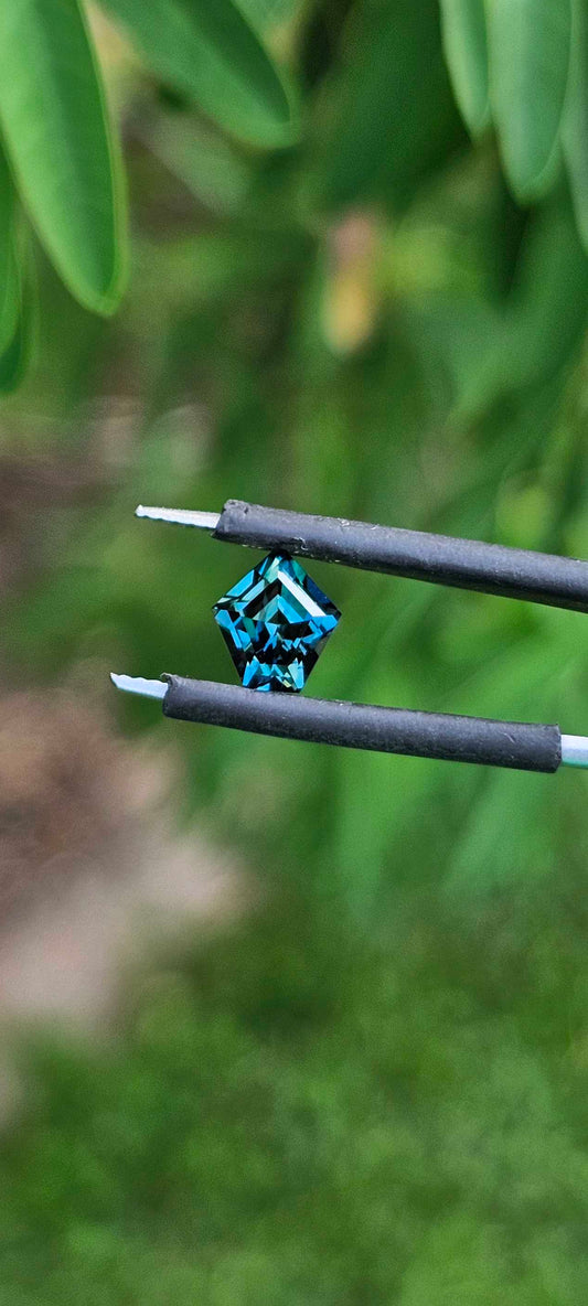 Pentagon cut sapphire - Evolution Gemstones