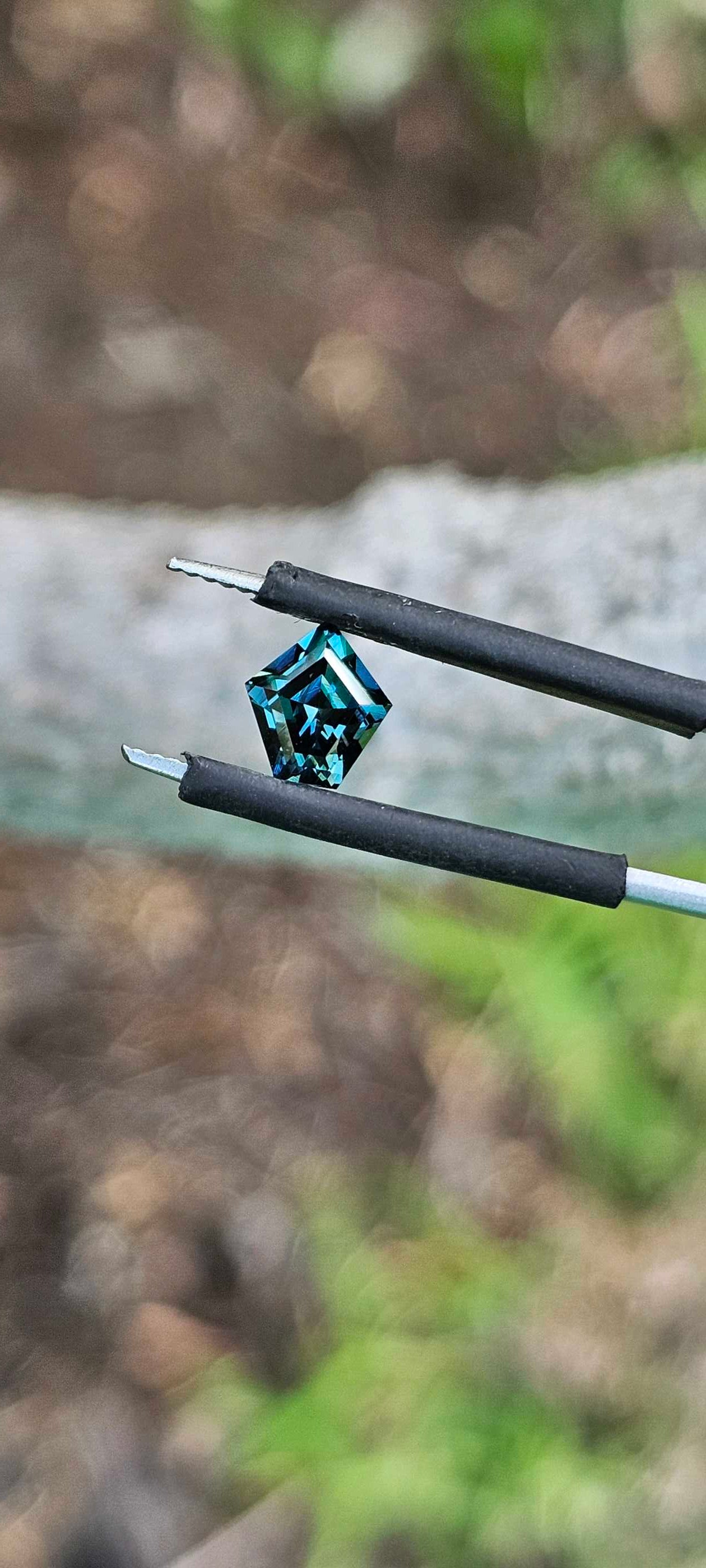 Pentagon cut sapphire - Evolution Gemstones