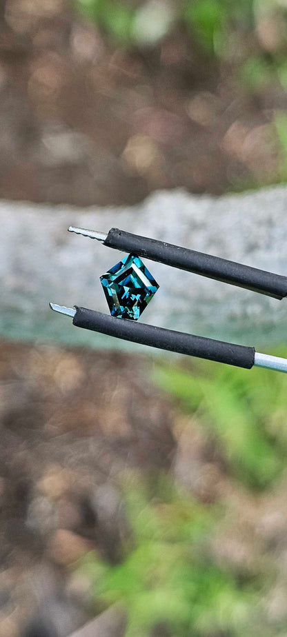 Pentagon cut sapphire - Evolution Gemstones